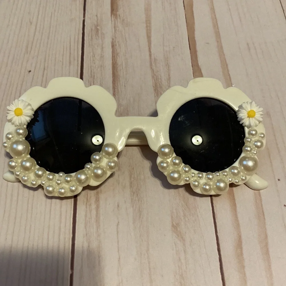Girls white pearl flower shaped sunglasses